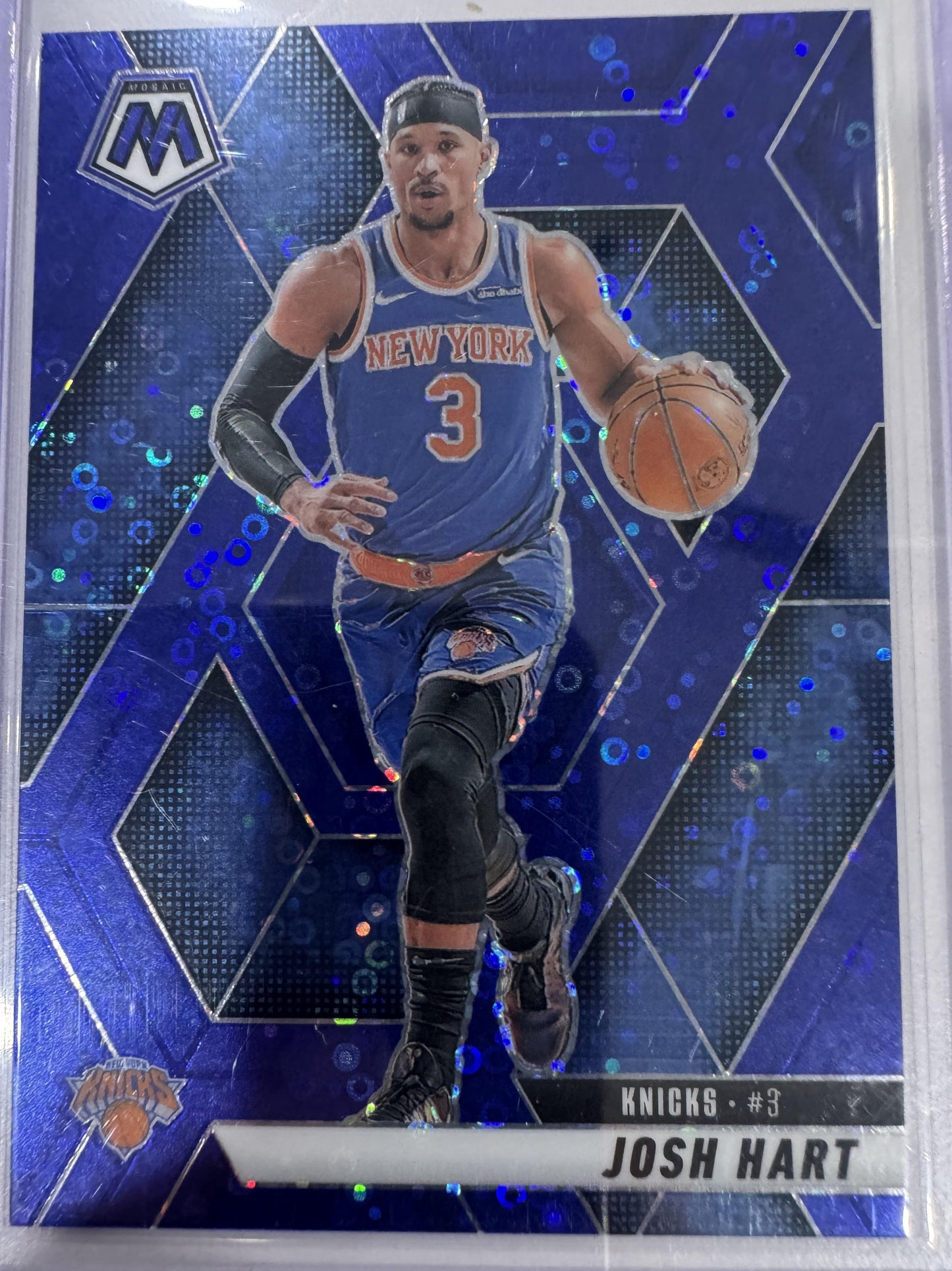 2024-25 Panini Mosaic #136 Josh Hart Fast Break Blue Mosaic #/85